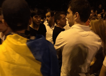 На «тарифном Майдане» в Ереване был замечен украинский флаг