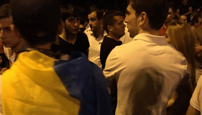 На «тарифном Майдане» в Ереване был замечен украинский флаг