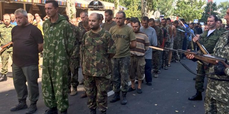В штабе АТО рассказали о количестве взятых в плен боевиков военных и гражданских