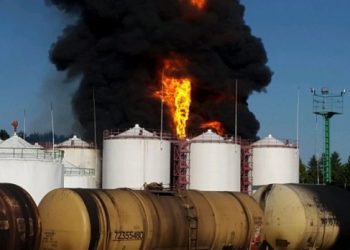 СМИ: Под Васильковом горит нефтебаза