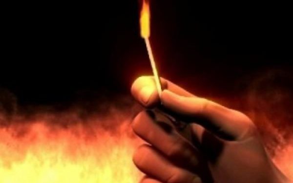 В Вилейском районе мужчина пытался сжечь дом с детьми