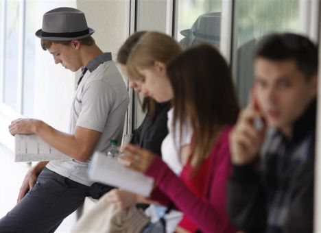 Выпускники одной из школ Киева получили аттестаты с ошибкой