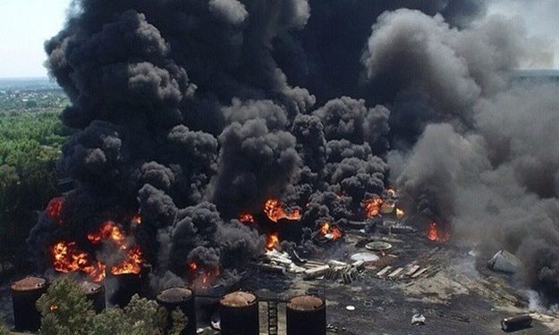 Эколог: Из-за ветра, несущего дым из пожара на нефтебазе, киевлянам лучше сидеть дома