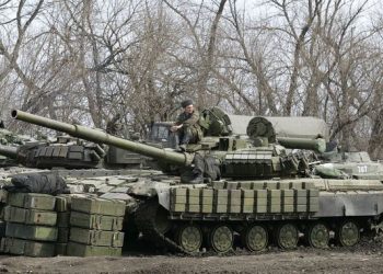 Террористы перестали маскировать переброску тяжелых вооружений, - пресса