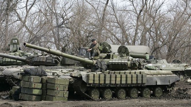 Террористы перестали маскировать переброску тяжелых вооружений, - пресса