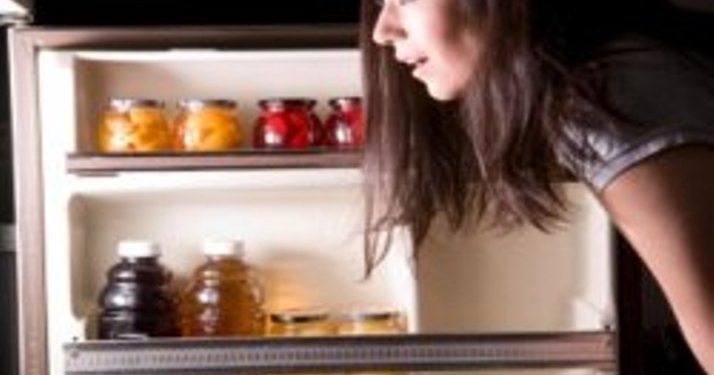 Ученые рассказали о вреде ночных «перекусов»