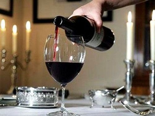 Врачи рассказали о вреде вина