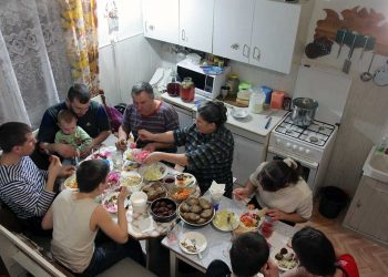 Ученые: семейные застолья полезны