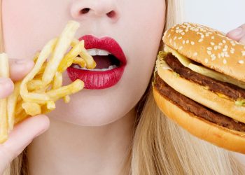 Медики назвали "плохие" продукты для здоровья зубов