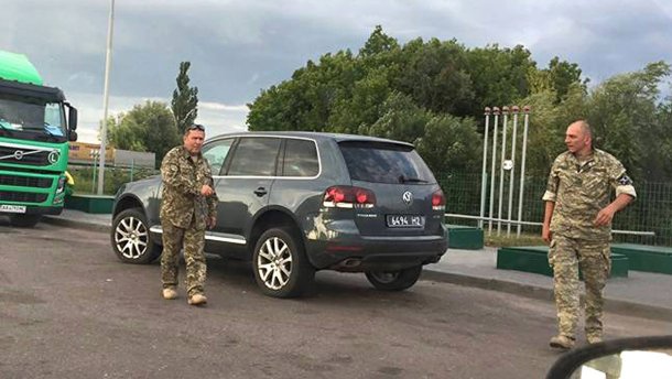 Избиение женщины-волонтера стоило житомирским офицерам погонов