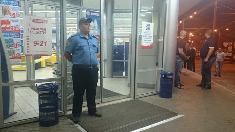 Появилось видео стрельбы в харьковском супермаркете АТБ