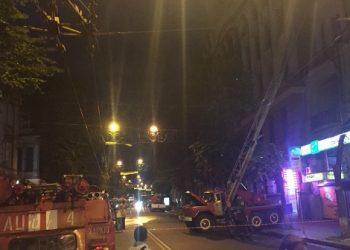 В центре Харькова в жилом доме загорелась сауна