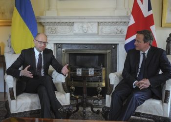 Премьер-министр Украины пригласил Кэмерона в гости