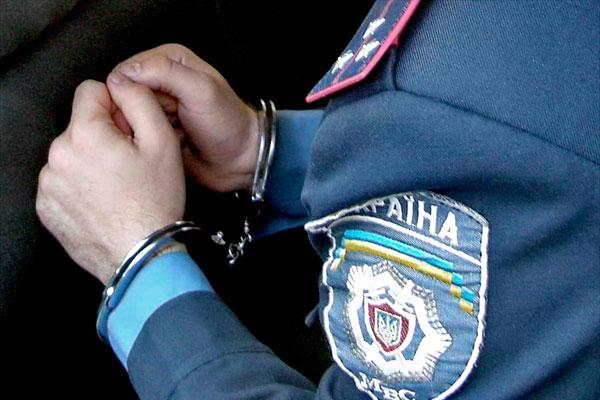 Одесский милиционер в штатном избил девушку