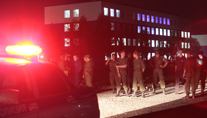 В результате обрушений казармы под Омском погибло 12 человек