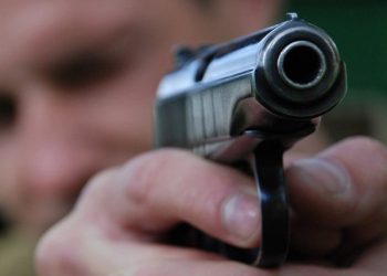 В столице Украины водитель начал стрелять в людей, сделавшых замечание о парковке на тротуаре
