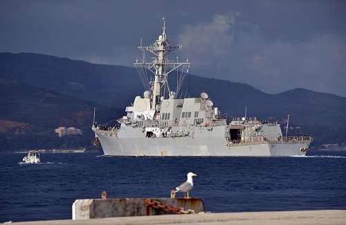 Ракетный миноносец ВМС США завтра войдет в Черное море