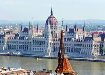 На границе Сербии и Венгрии могут построить четырехметровую стену