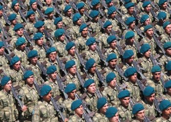 Турция увеличила военный контингент у границы с Сирией