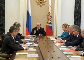 Владимир Путин в спешке созывает Совбез России