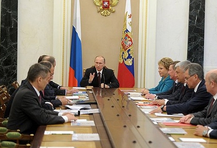 Владимир Путин в спешке созывает Совбез России