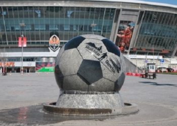 Гранитный мяч «Донбасс Арены» снова вращается