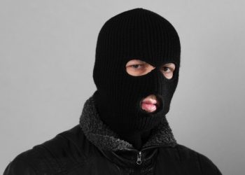 Порошенко заявил, что ношение масок-балаклав в мирных местах нужно запретить