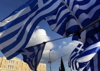Жители Греции вынуждены облизывать конверты на референдуме