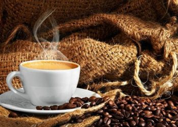 Употребление четырех чашек кофе ежедневно снижает риск сахарного диабета на 25%