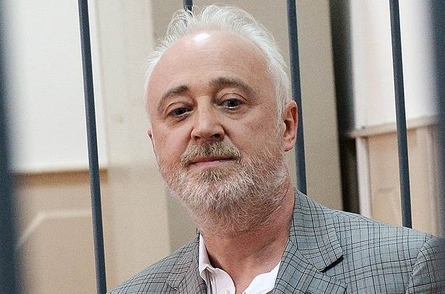 За экс-главой «Роснанотеха» будут следить при помощи электронного браслета