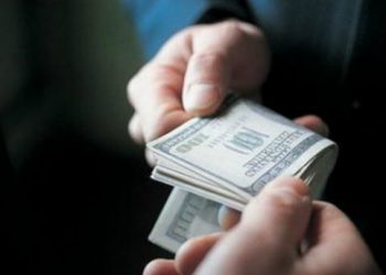 Во Львове поймали ректора на взятке 500 долларов