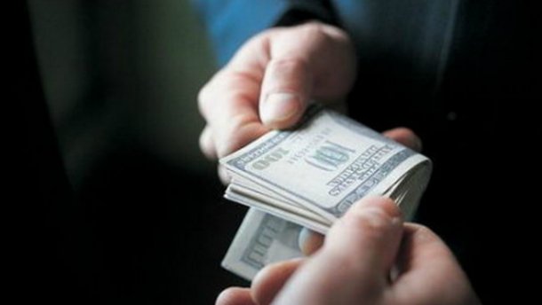 Во Львове поймали ректора на взятке 500 долларов