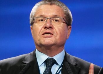 Рубль может ослабиться на фоне кризиса в Греции, - Улюкаев
