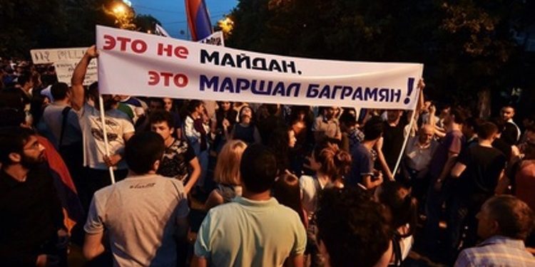 На ночь в центре Еревана осталось менее 200 демонстрантов
