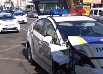 В Киеве произошло ДТП с участием патрульного автомобиля и маршрутки