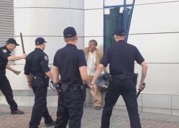 Задержание оперативниками бездомного вызвало резонанс в сети
