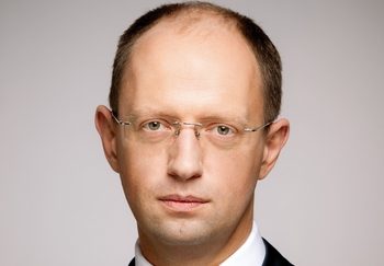 Яценюк попросил министерства скинуться на силовиков и армию