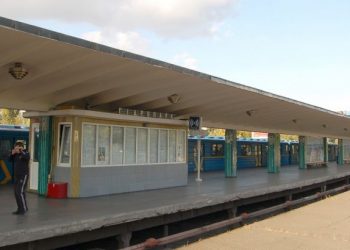 В Киеве на станции метро «Гидропарк» скончалась женщина