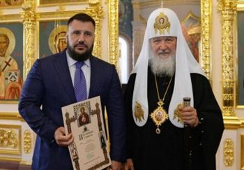 Патриарх Кирилл подарил грамоту беглому министру времен Януковича