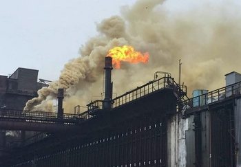 Авдеевский коксохим попал под обстрел, есть раненые