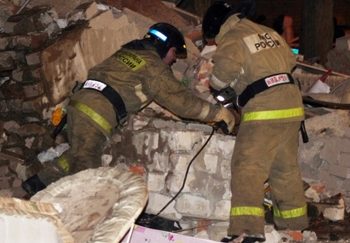 Сотрудники МЧС России разобрали завалы на месте обрушившегося дома в Перми