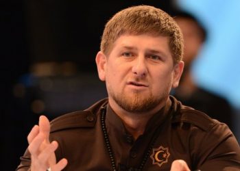 Кадыров грозит супруге разводом, если на столе будут продукты не из Чечни