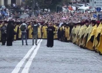 В Киеве состоялся многотысячный крестный ход, - пресса