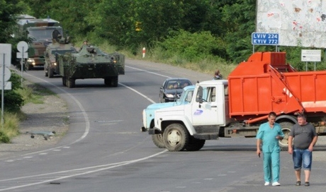 В Мукачево зафиксировали колонну военной техники