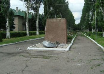 Еще один памятник Ленину упал на Донетчине