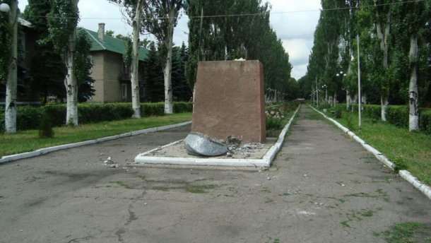 Еще один памятник Ленину упал на Донетчине