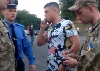 В Киеве ловили «мажоров» и вручали повестки в армию