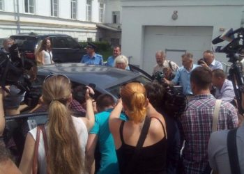 Мэр Полтавы наехал на своем авто на толпу активистов