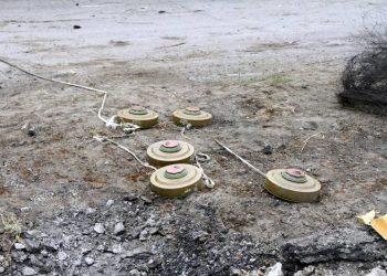 Российские террористы обстреляли Пески токсичными зажигательными снарядами, - штаб АТО