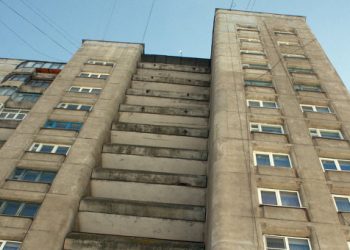 В Харькове мужчина выпрыгнул с 9-го этажа дома